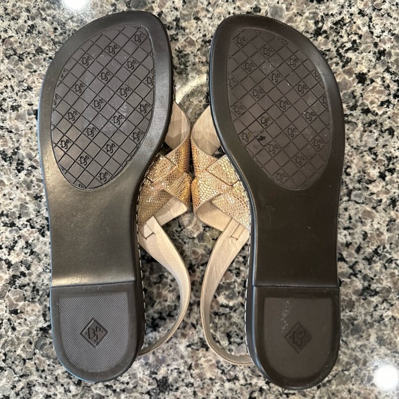Donald J. Pliner Thong Sandals in Gold, Size 9M - Picture 3 of 14